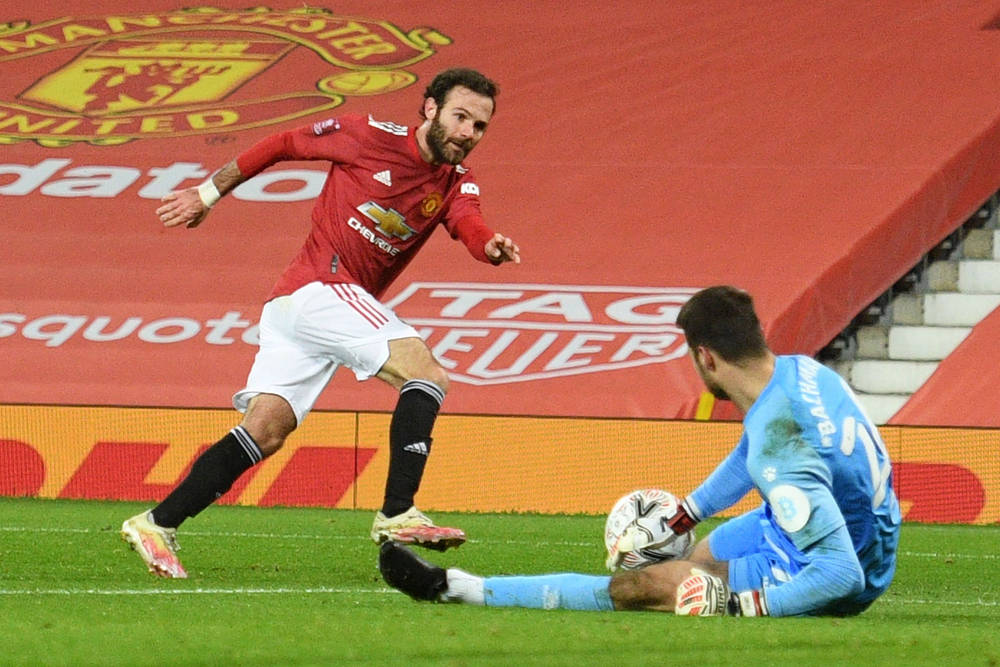 爱游戏官网首页-荷甲赛程吃紧，曼联集结日临场应变，态度坚定，心理建设被强调的简单介绍